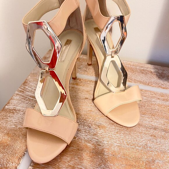 BCBGeneration Cayce 8.5 M Beige Patent Open Toe Sandals Ankle Cuff Stiletto New - Picture 4 of 5